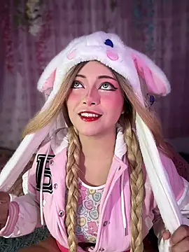 Snapshot of seraphine23 chatting on 12-13-24, 03:49 seraphine23 online show from 12-13-24, 03:49