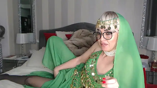 Snapshot of LuanaColucci chatting on 12-14-24, 05:36 LuanaColucci online show from 12-14-24, 05:36