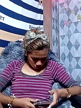 Snapshot of Cutie_body11 chatting on 01-16-25, 01:48 Cutie body11 online show from 01-16-25, 01:48