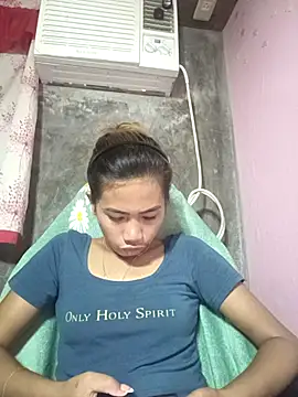 Snapshot of Cutie_body11 chatting on 10-22-25, 01:17 Cutie body11 online show from 10-22-25, 01:17