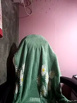 Snapshot of Cutie_body11 chatting on 10-31-25, 01:28 Cutie body11 online show from 10-31-25, 01:28