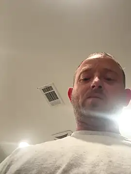 Snapshot of smokeymt420 chatting on 10-11-25, 04:01 smokeymt420 online show from 10-11-25, 04:01