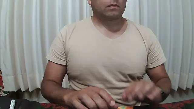 chicoguapo8 online show from 12-18-25, 05:57