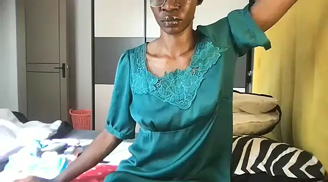 choco petite online show from 03-16-25, 06:20