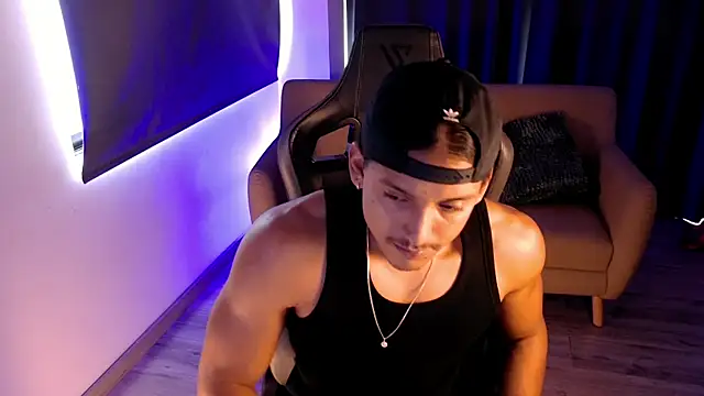 Snapshot of Liam_V chatting on 05-29-26, 03:21 Liam V online show from 05-29-26, 03:21