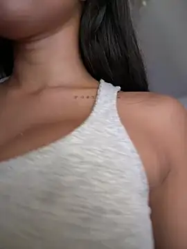 DulceLenns online show from 04-11-26, 07:18