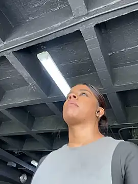 trianawhite online show from 12-02-24, 05:26