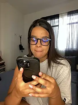 trianawhite online show from 12-06-24, 04:06