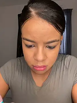 trianawhite online show from 12-19-24, 04:13