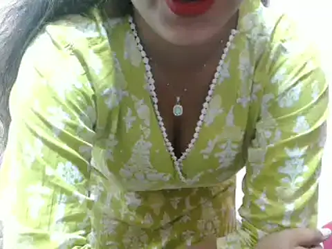 Snapshot of LovingPihu chatting on 02-06-25, 08:39 LovingPihu online show from 02-06-25, 08:39