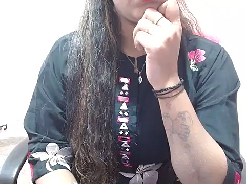 Snapshot of LovingPihu chatting on 02-14-25, 11:31 LovingPihu online show from 02-14-25, 11:31