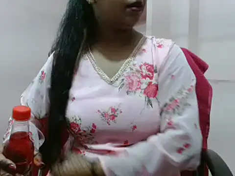 Snapshot of LovingPihu chatting on 02-28-25, 04:54 LovingPihu online show from 02-28-25, 04:54