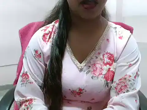 Snapshot of LovingPihu chatting on 02-28-25, 11:03 LovingPihu online show from 02-28-25, 11:03