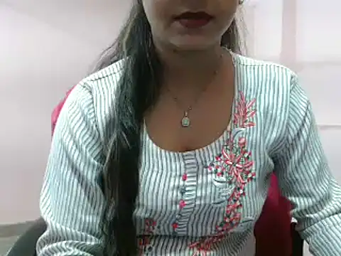 Snapshot of LovingPihu chatting on 03-03-25, 04:47 LovingPihu online show from 03-03-25, 04:47