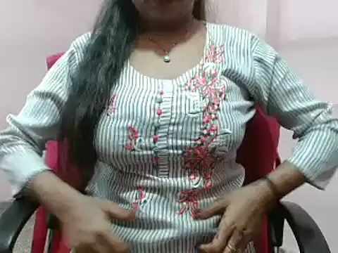 Snapshot of LovingPihu chatting on 03-03-25, 11:00 LovingPihu online show from 03-03-25, 11:00