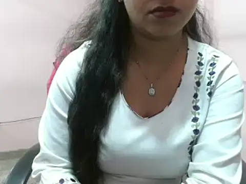 Snapshot of LovingPihu chatting on 03-04-25, 11:51 LovingPihu online show from 03-04-25, 11:51
