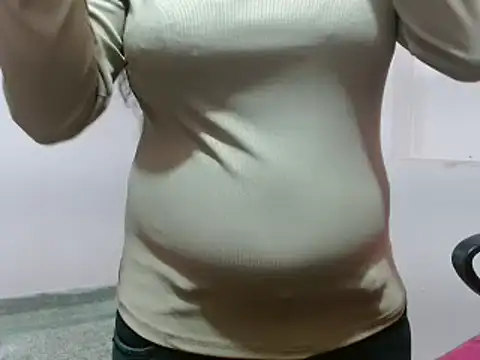 Snapshot of LovingPihu chatting on 03-06-25, 05:35 LovingPihu online show from 03-06-25, 05:35