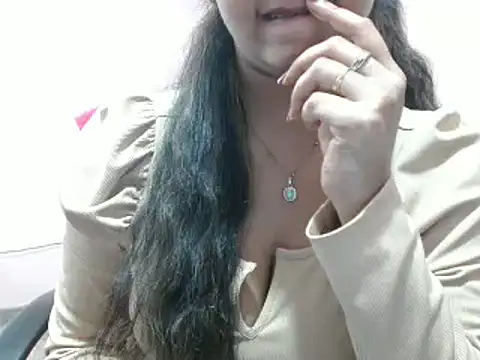 Snapshot of LovingPihu chatting on 03-06-25, 11:58 LovingPihu online show from 03-06-25, 11:58