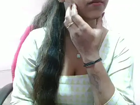 Snapshot of LovingPihu chatting on 03-07-25, 08:45 LovingPihu online show from 03-07-25, 08:45