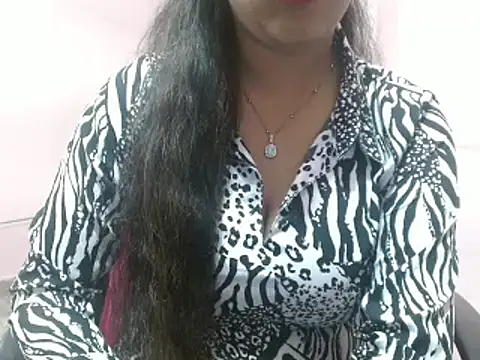 Snapshot of LovingPihu chatting on 03-17-25, 08:18 LovingPihu online show from 03-17-25, 08:18