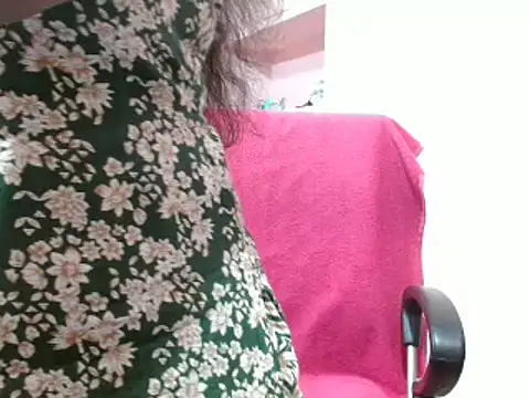 Snapshot of LovingPihu chatting on 03-22-25, 06:00 LovingPihu online show from 03-22-25, 06:00