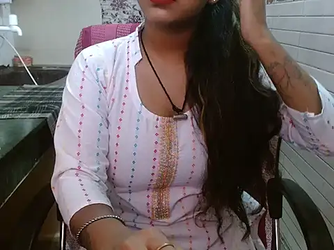 Snapshot of LovingPihu chatting on 09-21-25, 05:42 LovingPihu online show from 09-21-25, 05:42