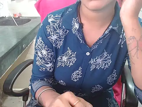 Snapshot of LovingPihu chatting on 09-23-25, 05:21 LovingPihu online show from 09-23-25, 05:21