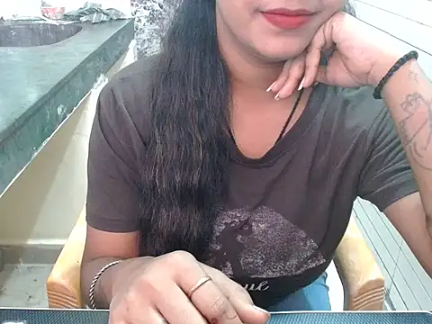 Snapshot of LovingPihu chatting on 10-13-25, 05:29 LovingPihu online show from 10-13-25, 05:29