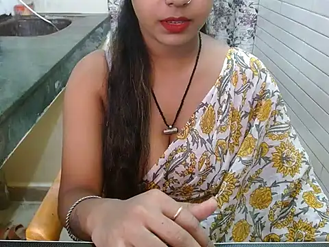 Snapshot of LovingPihu chatting on 10-16-25, 05:52 LovingPihu online show from 10-16-25, 05:52