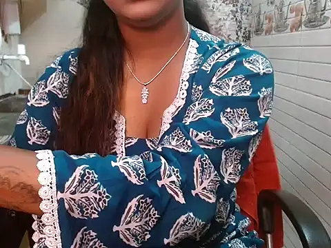 Snapshot of LovingPihu chatting on 01-08-26, 07:43 LovingPihu online show from 01-08-26, 07:43