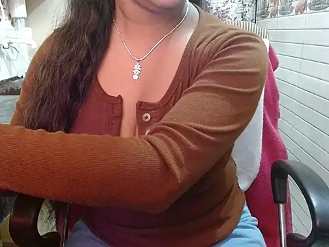 Snapshot of LovingPihu chatting on 01-09-26, 05:32 LovingPihu online show from 01-09-26, 05:32