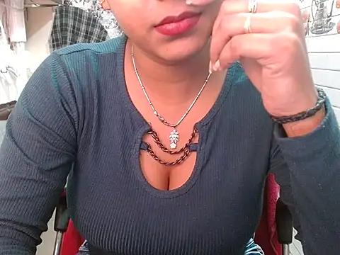 Snapshot of LovingPihu chatting on 02-08-26, 05:22 LovingPihu online show from 02-08-26, 05:22