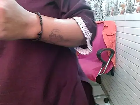 Snapshot of LovingPihu chatting on 02-14-26, 05:48 LovingPihu online show from 02-14-26, 05:48