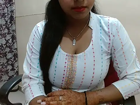 LovingPihu online show from 04-14-26, 05:13