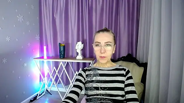 queen a n i online show from 09-10-25, 09:09