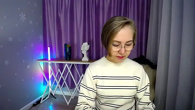 queen a n i online show from 10-13-25, 08:14