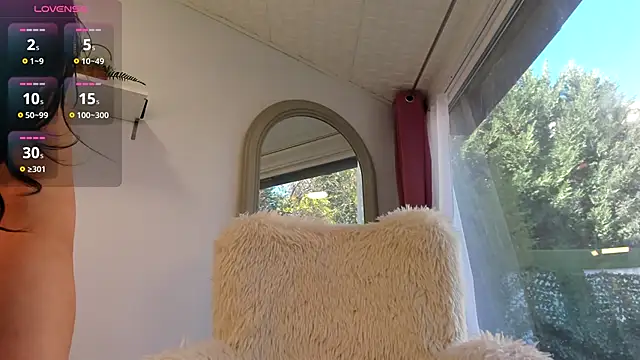 Naila18 online show from 10-31-25, 08:04