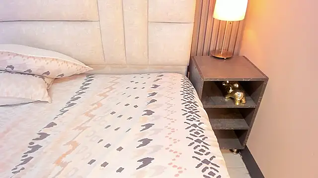 EYMI TOMSOM online show from 02-21-25, 05:42