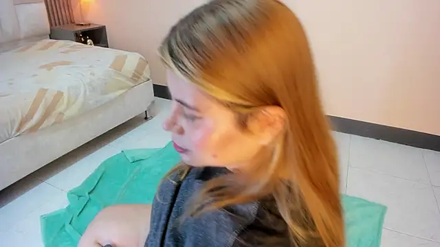 EYMI TOMSOM online show from 10-28-25, 11:03