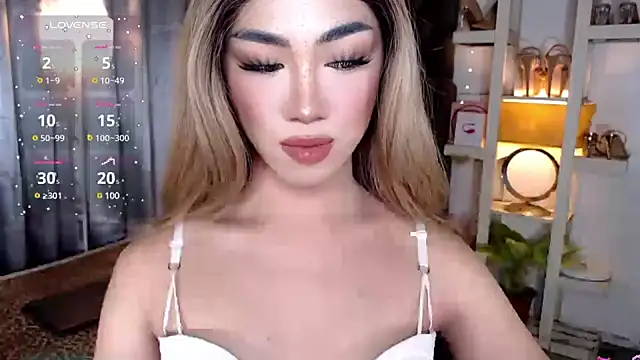 Snapshot of Local_Hoelyx chatting on 12-09-24, 11:04 Local Hoelyx online show from 12-09-24, 11:04