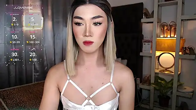 Snapshot of Local_Hoelyx chatting on 12-15-24, 07:21 Local Hoelyx online show from 12-15-24, 07:21