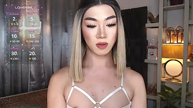 Snapshot of Local_Hoelyx chatting on 12-15-24, 10:26 Local Hoelyx online show from 12-15-24, 10:26