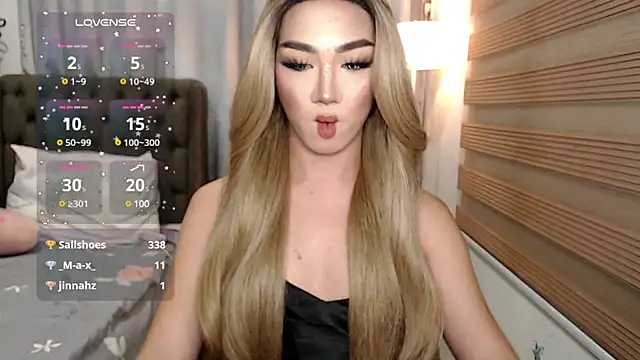 Snapshot of Local_Hoelyx chatting on 12-26-24, 10:05 Local Hoelyx online show from 12-26-24, 10:05