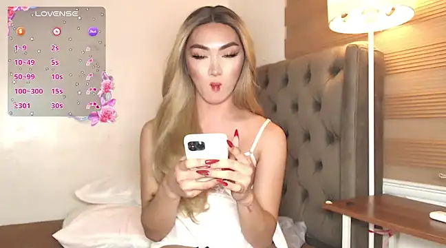 Snapshot of Local_Hoelyx chatting on 02-13-25, 08:03 Local Hoelyx online show from 02-13-25, 08:03