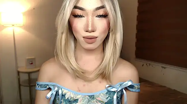 Snapshot of Local_Hoelyx chatting on 03-15-25, 08:58 Local Hoelyx online show from 03-15-25, 08:58