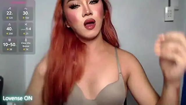 Snapshot of Local_Hoelyx chatting on 10-30-25, 09:11 Local Hoelyx online show from 10-30-25, 09:11