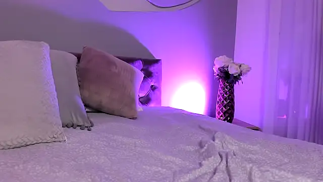 Nicolle W online show from 03-07-25, 02:56