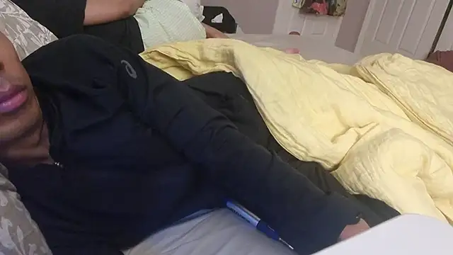 Snapshot of AmateurGuy23 chatting on 11-24-25, 05:12 AmateurGuy23 online show from 11-24-25, 05:12