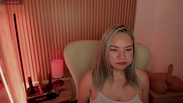 Snapshot of MarianL0ve chatting on 02-07-25, 01:43 MarianL0ve online show from 02-07-25, 01:43