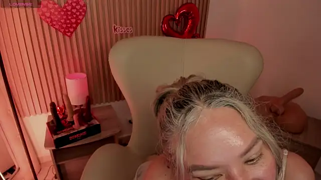 Snapshot of MarianL0ve chatting on 02-15-25, 01:49 MarianL0ve online show from 02-15-25, 01:49